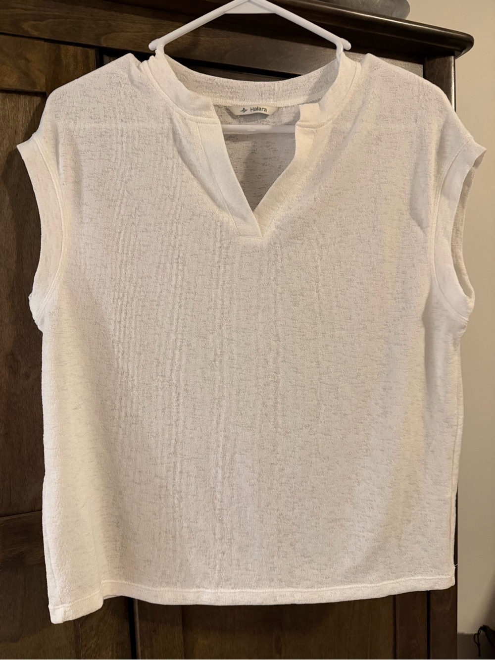 HALARA White Sleeveless Split V-Neck Tank